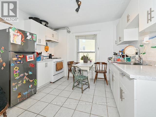 254A Carlton Street, Toronto, ON - Indoor Photo Showing Kitchen