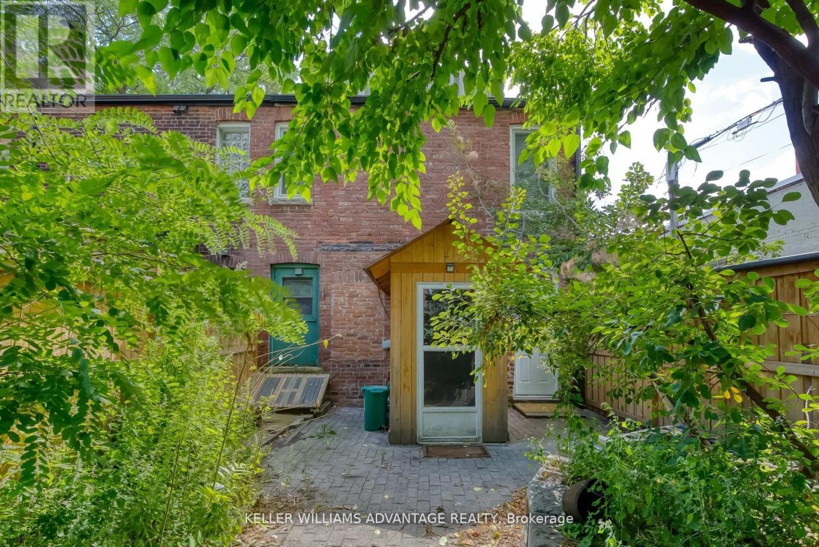 254A Carlton Street, Toronto, ON - Outdoor