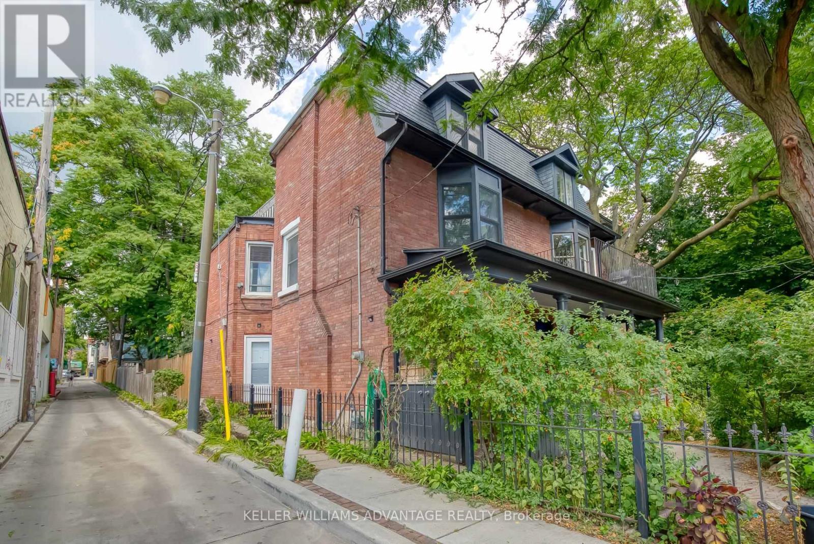 254A Carlton Street, Toronto, ON - Outdoor