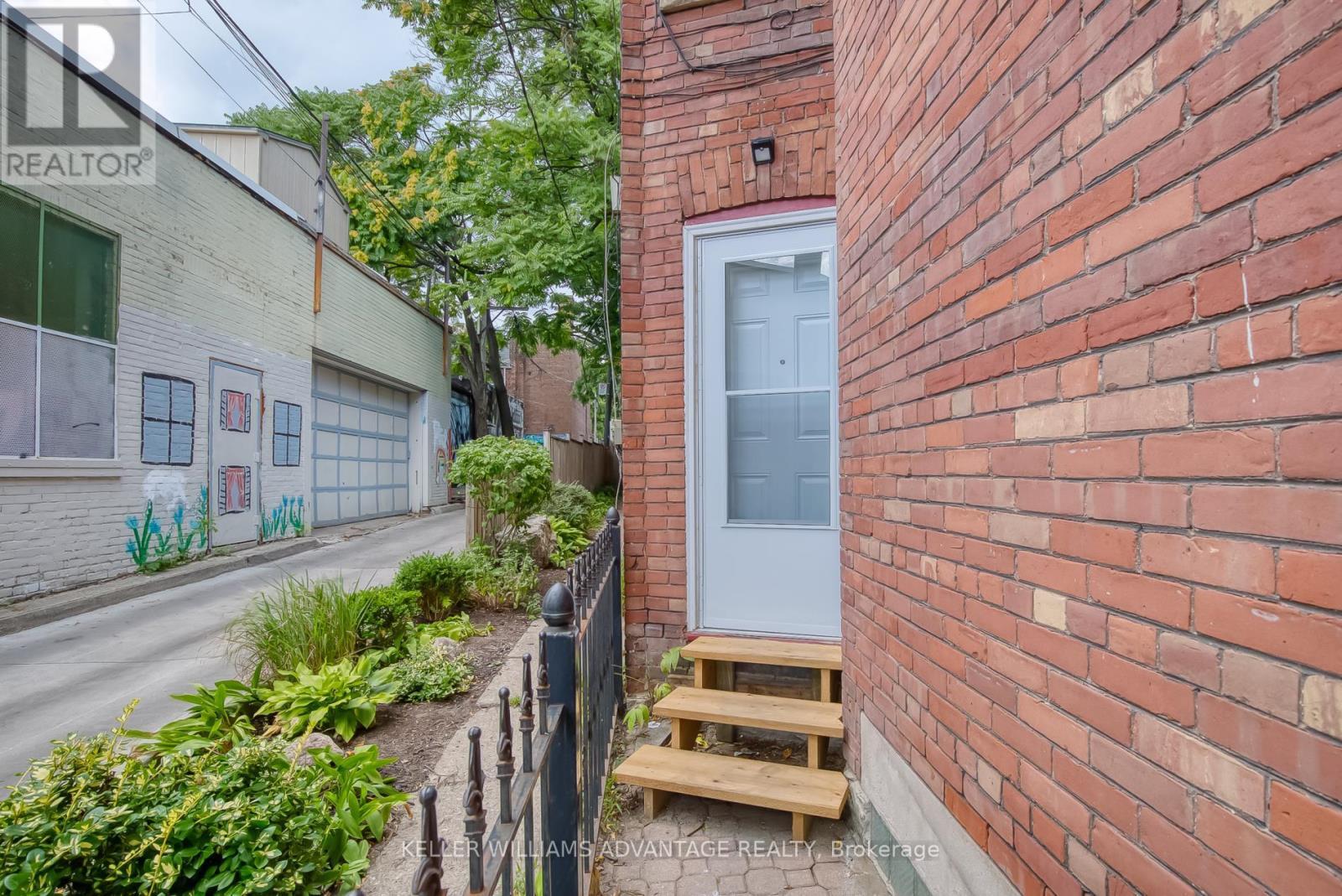 254A Carlton Street, Toronto, ON - Outdoor With Exterior