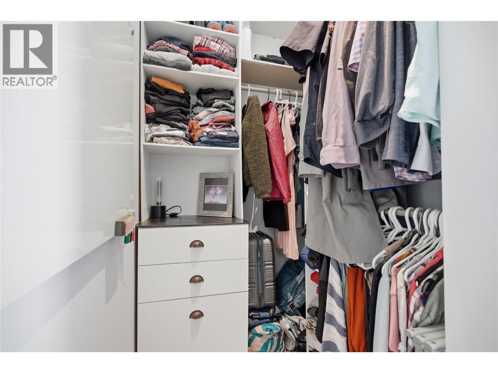 7636 Mountain Drive, Anglemont, BC - Indoor With Storage