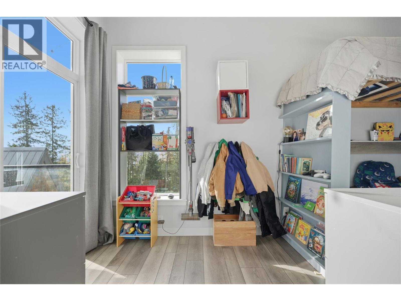 7636 Mountain Drive, Anglemont, BC - Indoor