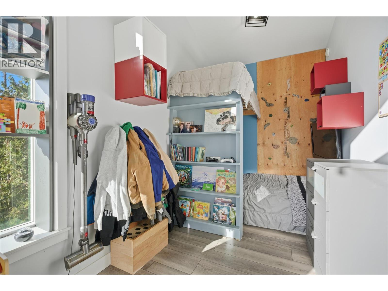 7636 Mountain Drive, Anglemont, BC - Indoor