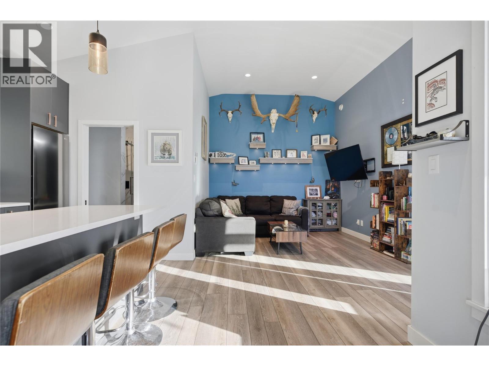 7636 Mountain Drive, Anglemont, BC - Indoor