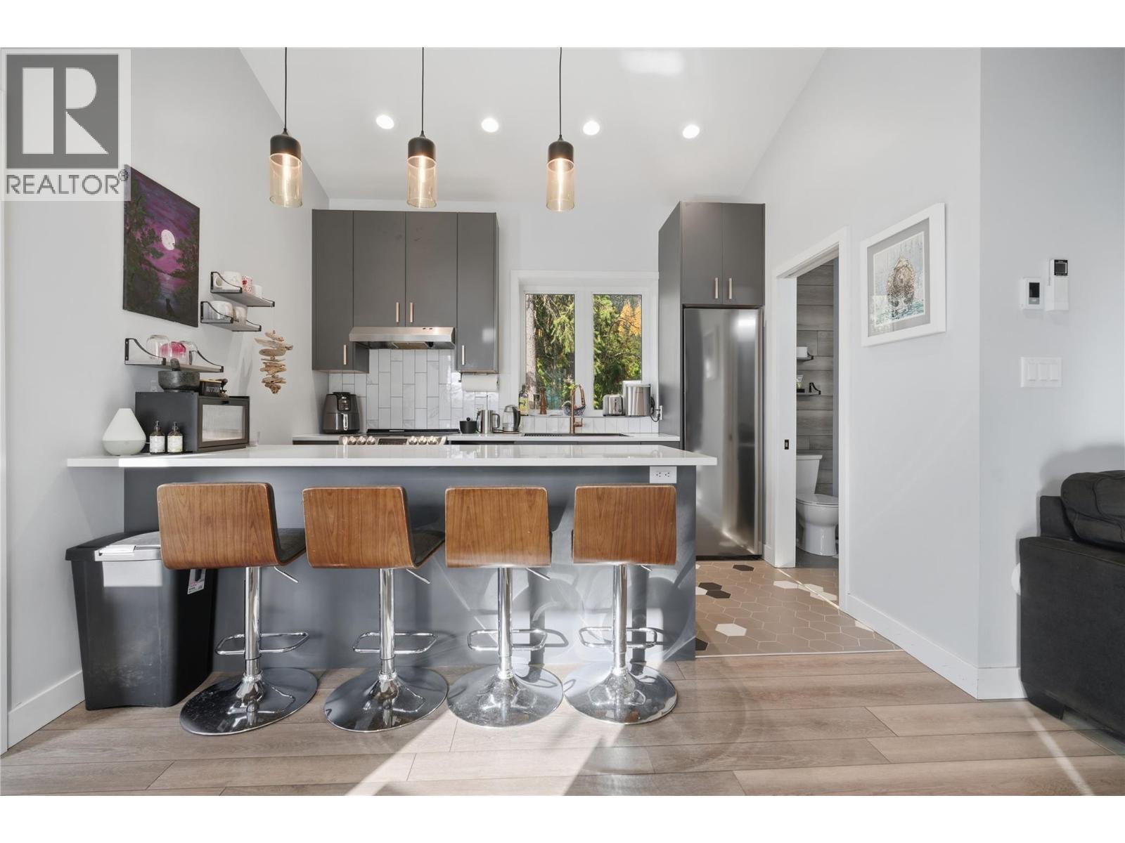 7636 Mountain Drive, Anglemont, BC - Indoor