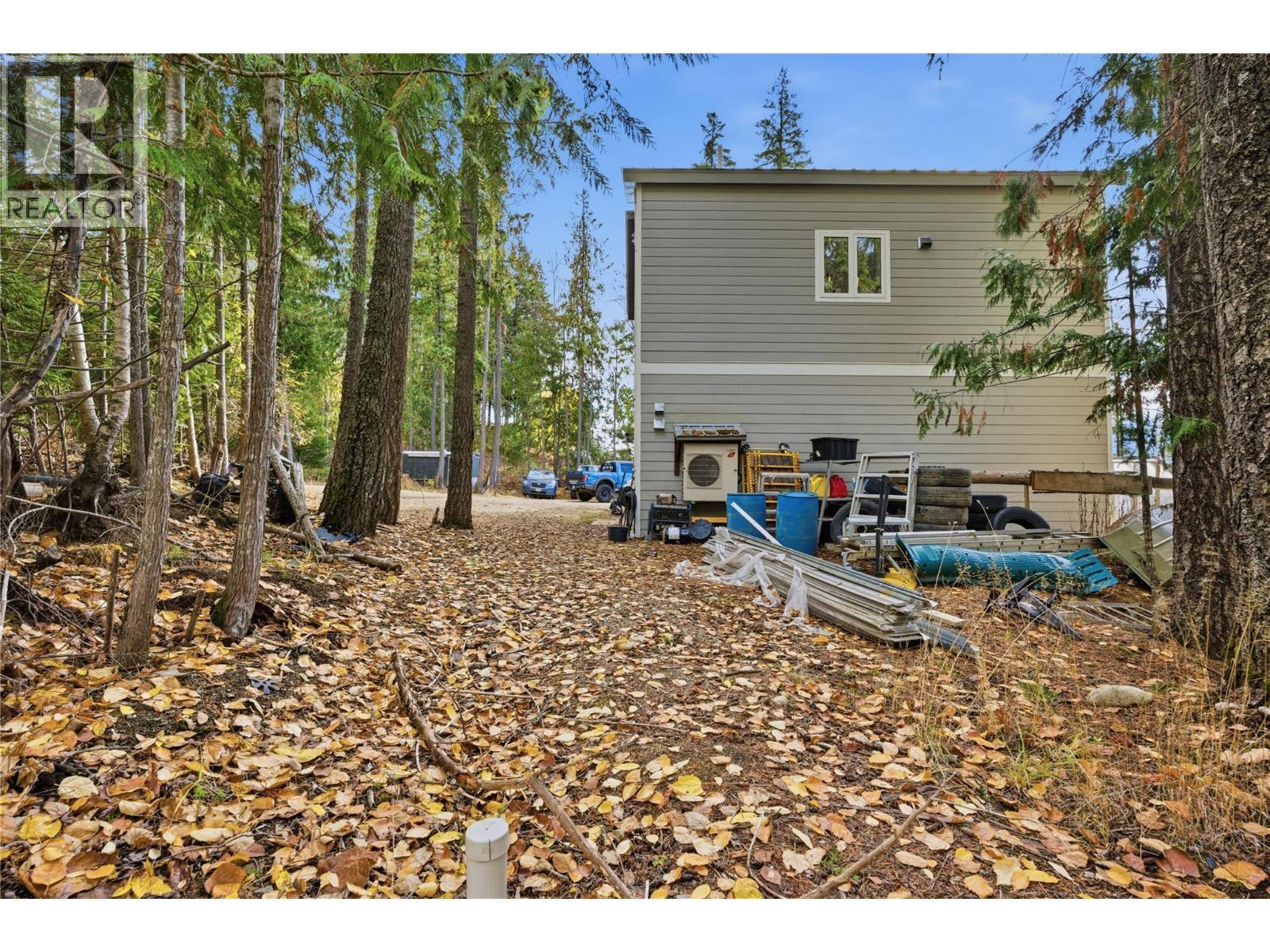 7636 Mountain Drive, Anglemont, BC - Outdoor