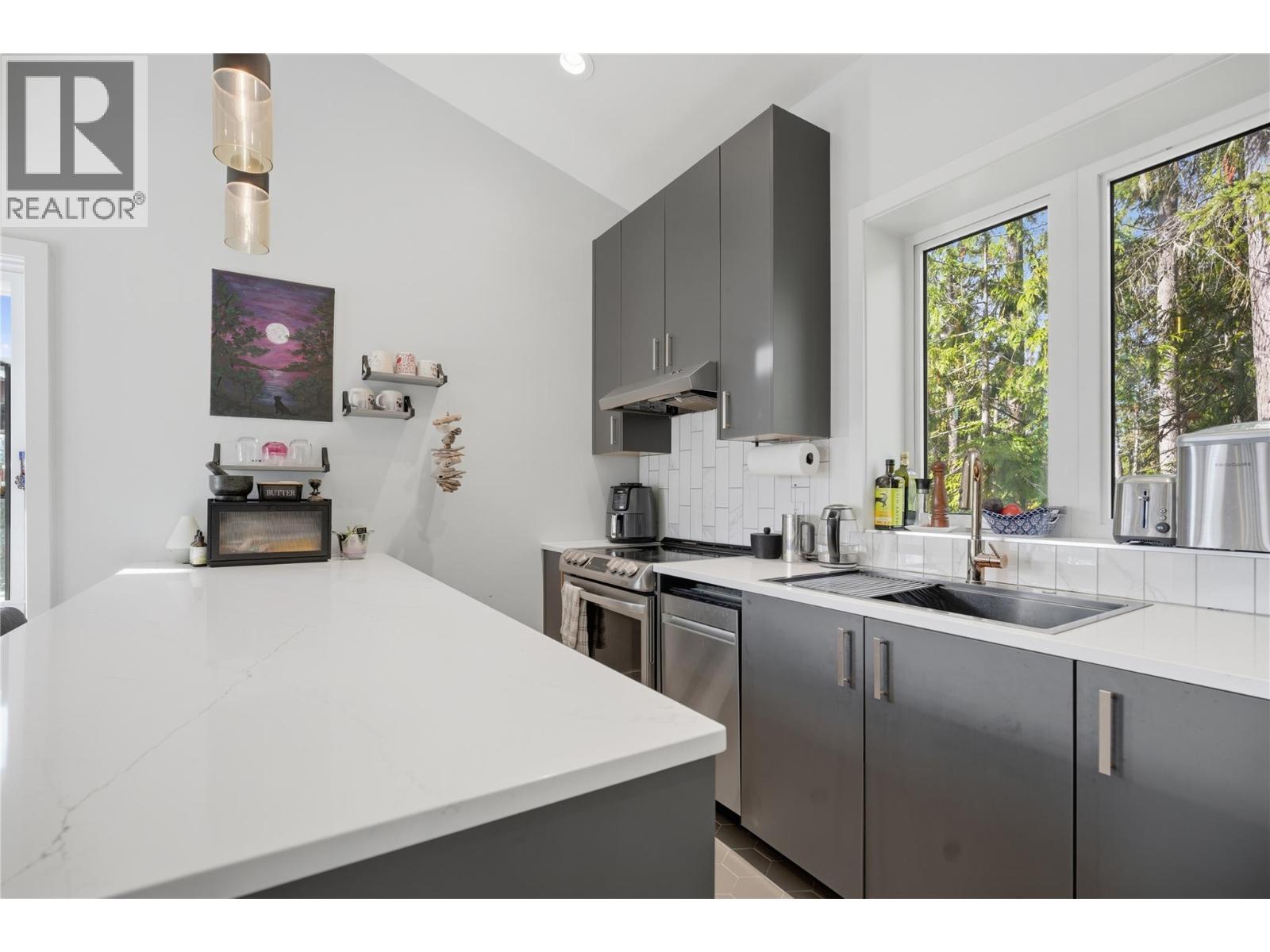 7636 Mountain Drive, Anglemont, BC - Indoor Photo Showing Kitchen