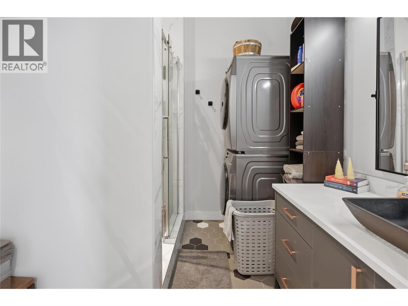 7636 Mountain Drive, Anglemont, BC - Indoor Photo Showing Other Room