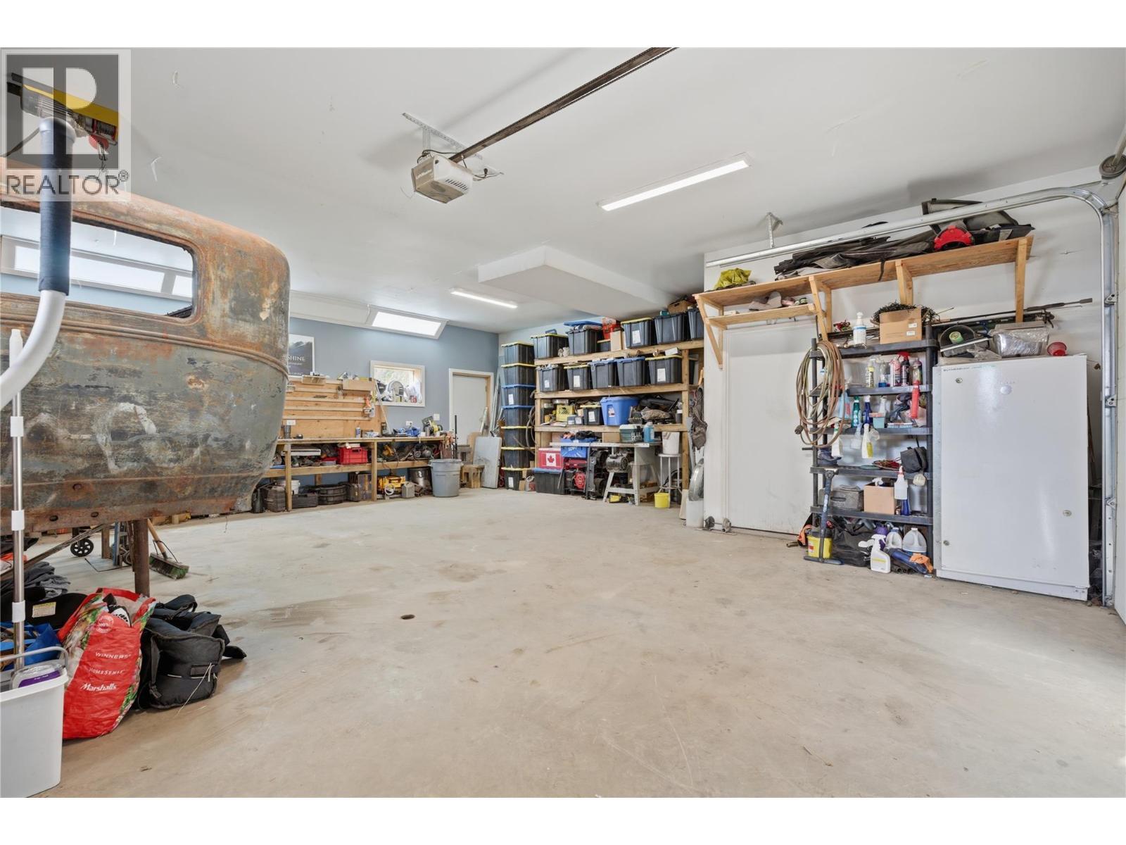 7636 Mountain Drive, Anglemont, BC - Indoor Photo Showing Garage