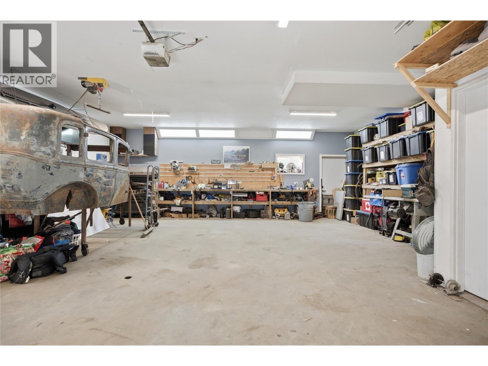 7636 Mountain Drive, Anglemont, BC - Indoor Photo Showing Garage