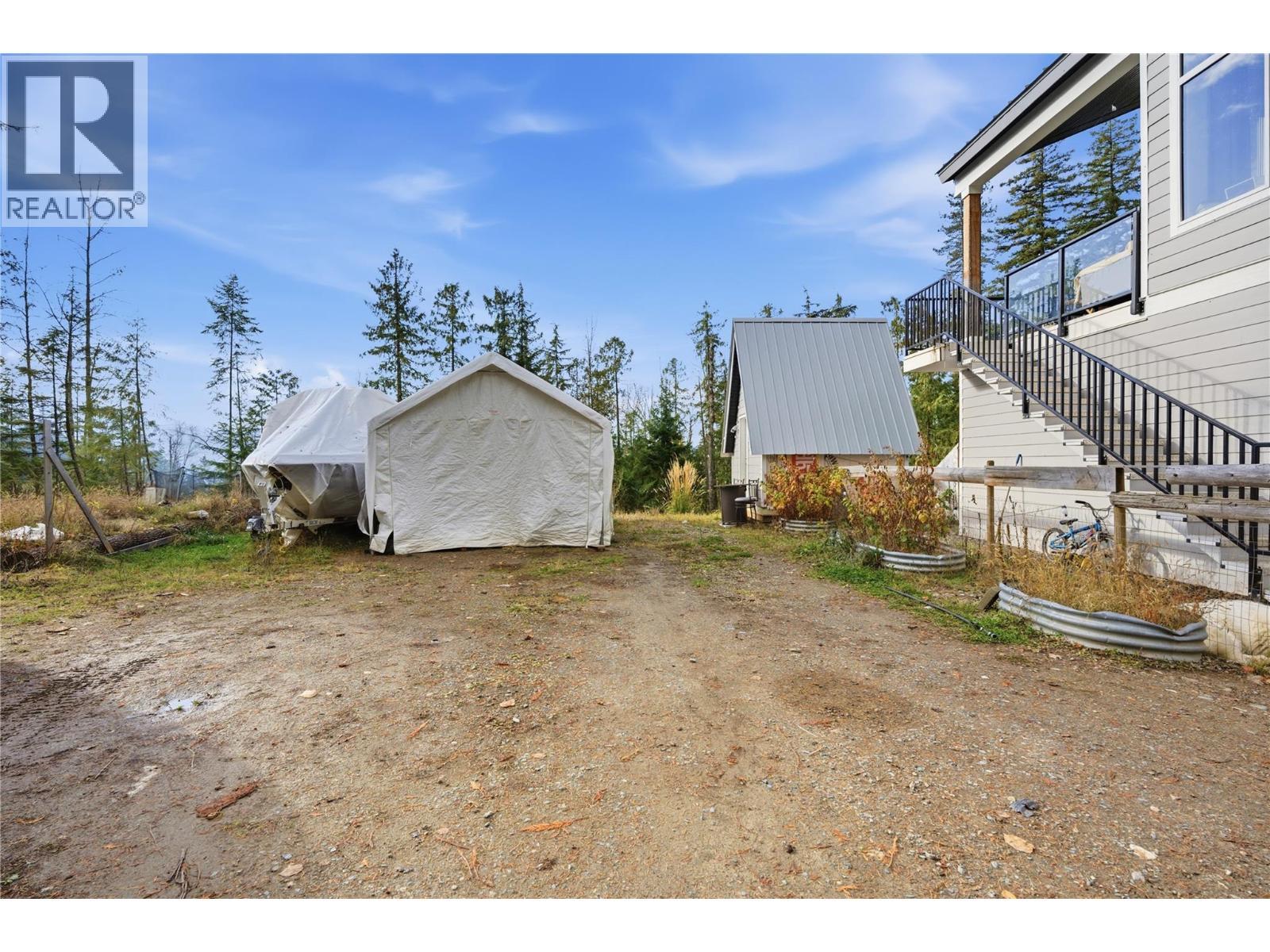 7636 Mountain Drive, Anglemont, BC - Outdoor