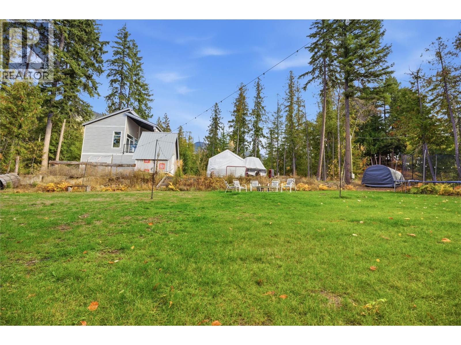 7636 Mountain Drive, Anglemont, BC - Outdoor