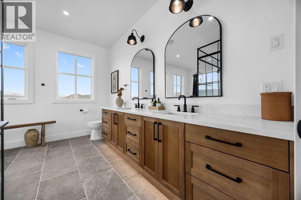 7236 L & A Road, Vernon, BC - Indoor Photo Showing Bathroom