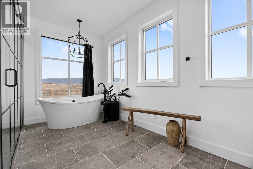 7236 L & A Road, Vernon, BC - Indoor Photo Showing Bathroom