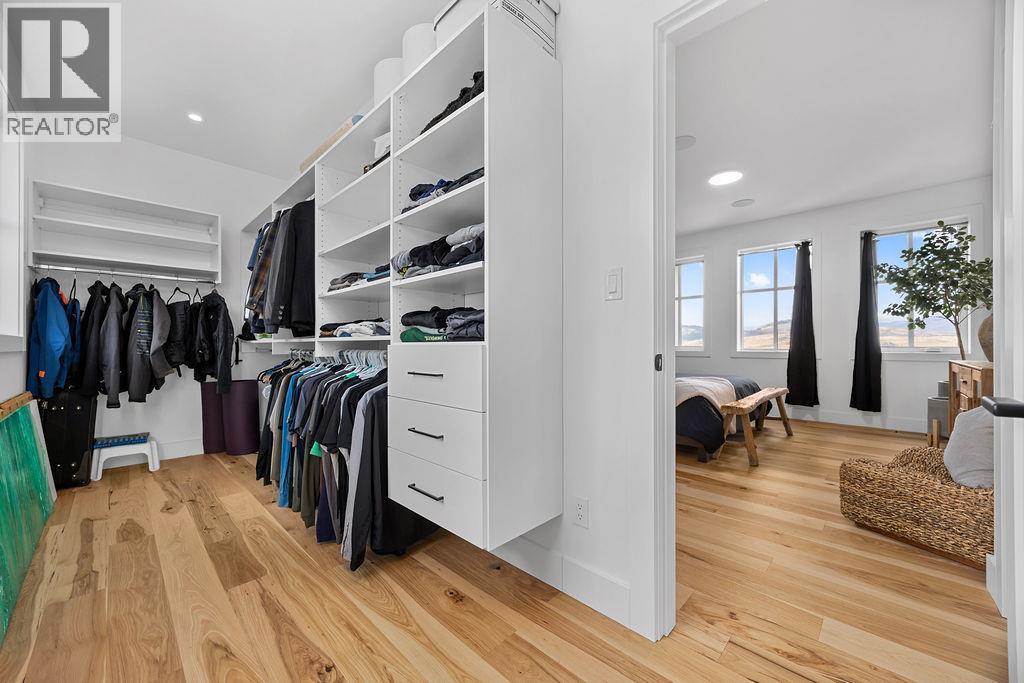 7236 L & A Road, Vernon, BC - Indoor