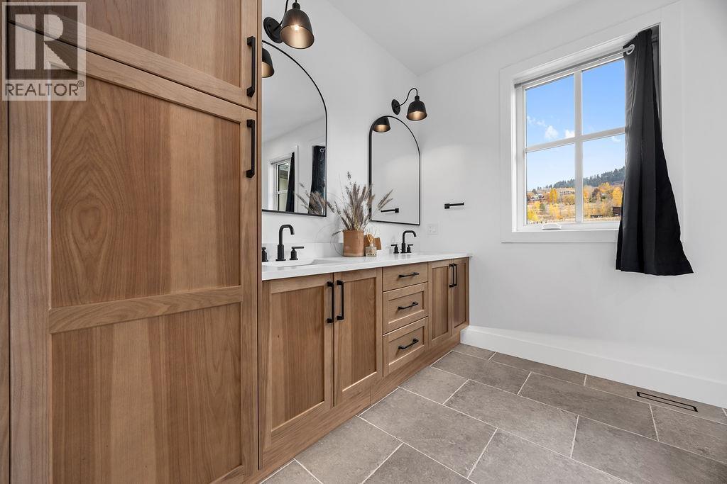 7236 L & A Road, Vernon, BC - Indoor Photo Showing Bathroom