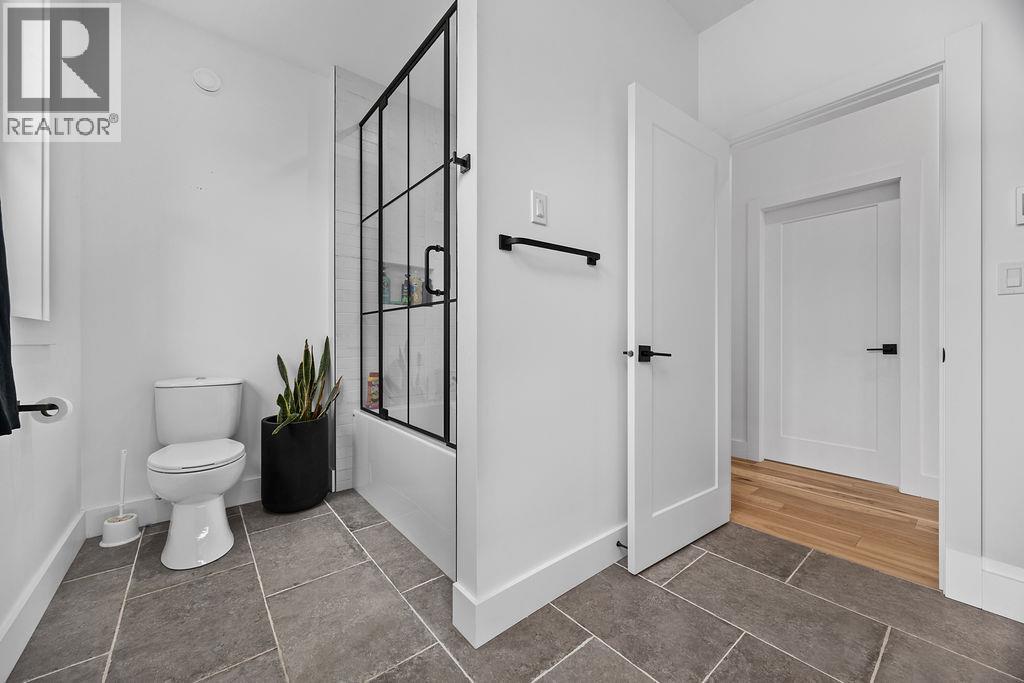 7236 L & A Road, Vernon, BC - Indoor Photo Showing Bathroom
