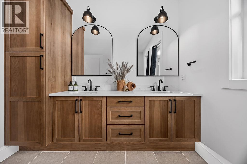 7236 L & A Road, Vernon, BC - Indoor Photo Showing Bathroom