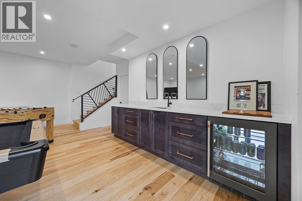 7236 L & A Road, Vernon, BC - Indoor