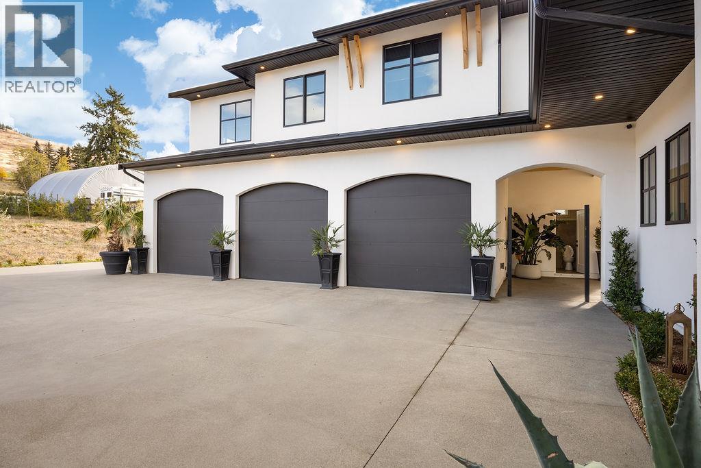 7236 L & A Road, Vernon, BC - Outdoor