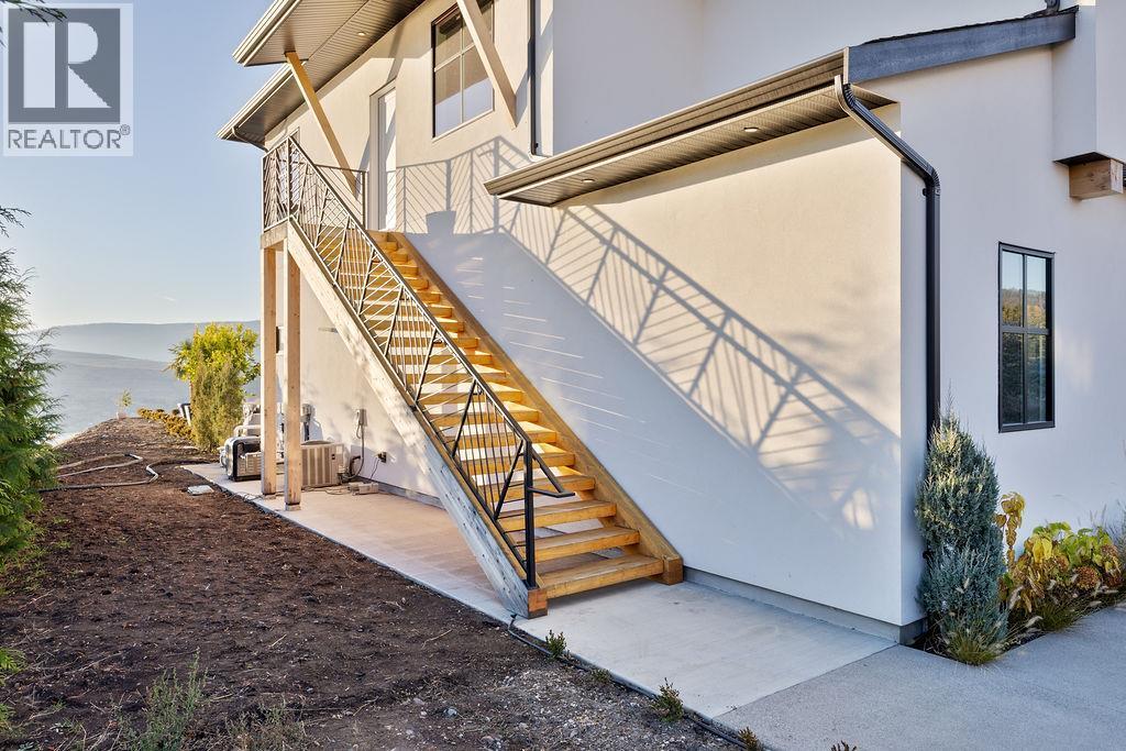 7236 L & A Road, Vernon, BC - Outdoor