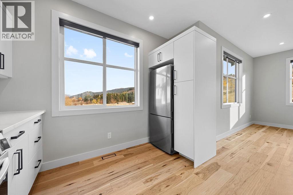 7236 L & A Road, Vernon, BC - Indoor