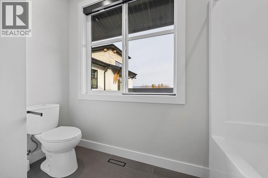 7236 L & A Road, Vernon, BC - Indoor Photo Showing Bathroom