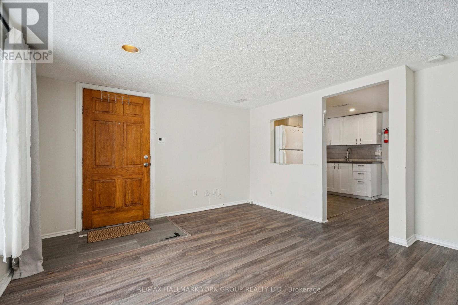 (East) - 351 Winnifred Drive, Georgina, ON - Indoor Photo Showing Other Room