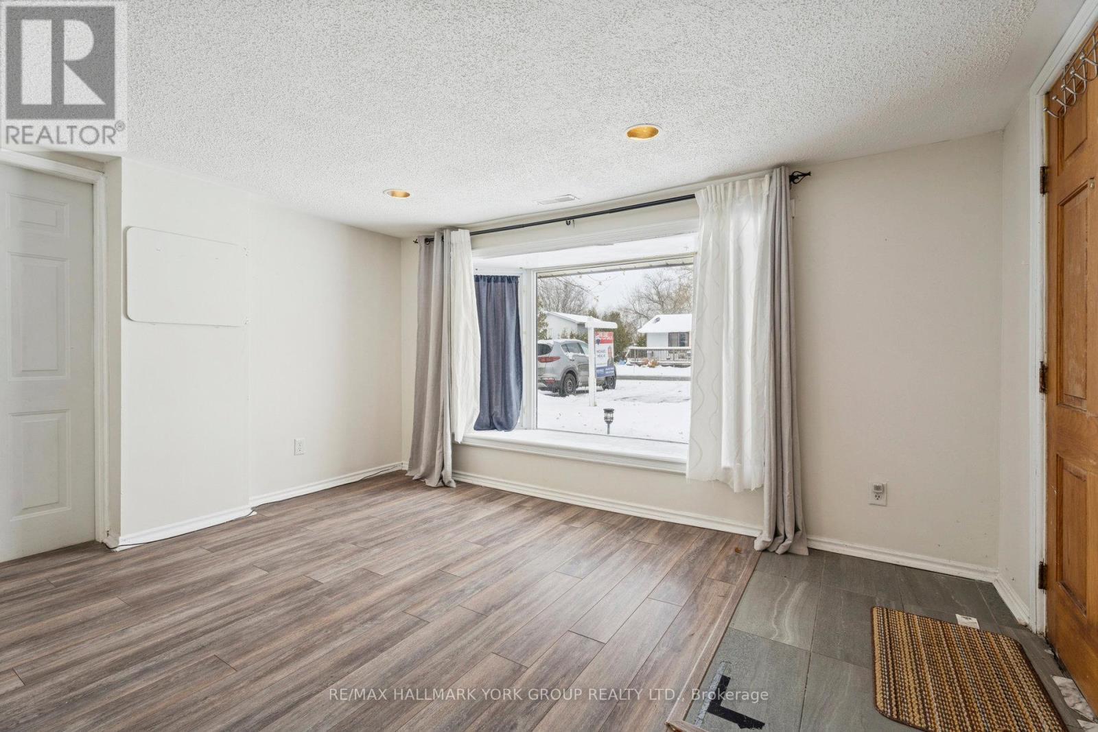 (East) - 351 Winnifred Drive, Georgina, ON - Indoor