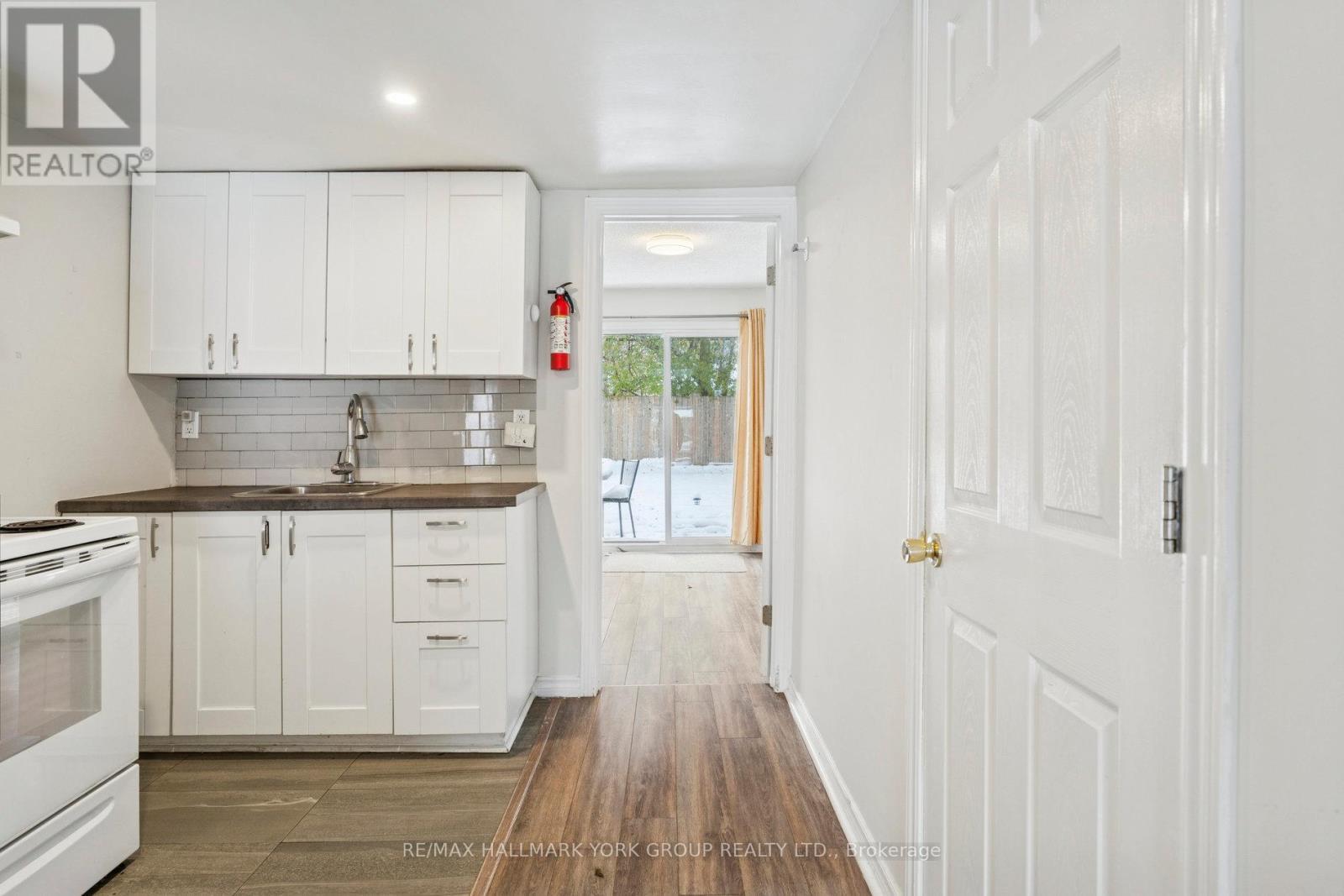 (East) - 351 Winnifred Drive, Georgina, ON - Indoor Photo Showing Kitchen