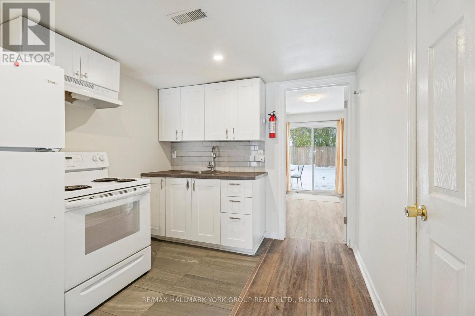 (East) - 351 Winnifred Drive, Georgina, ON - Indoor Photo Showing Kitchen