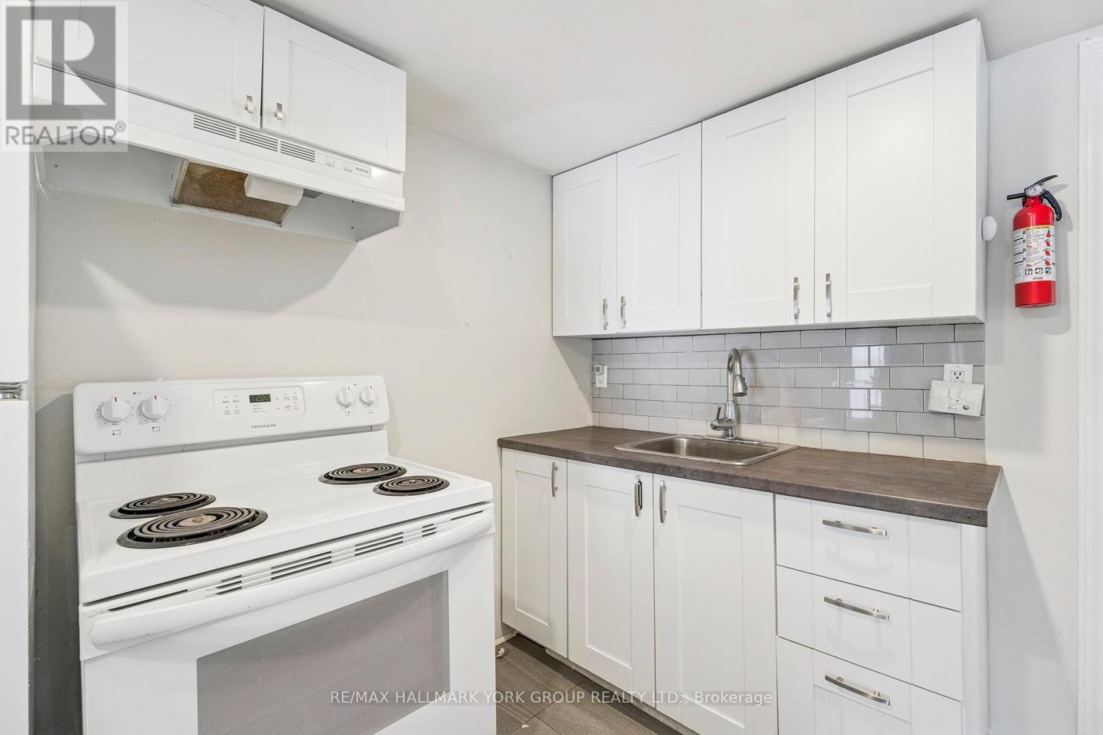 (East) - 351 Winnifred Drive, Georgina, ON - Indoor Photo Showing Kitchen