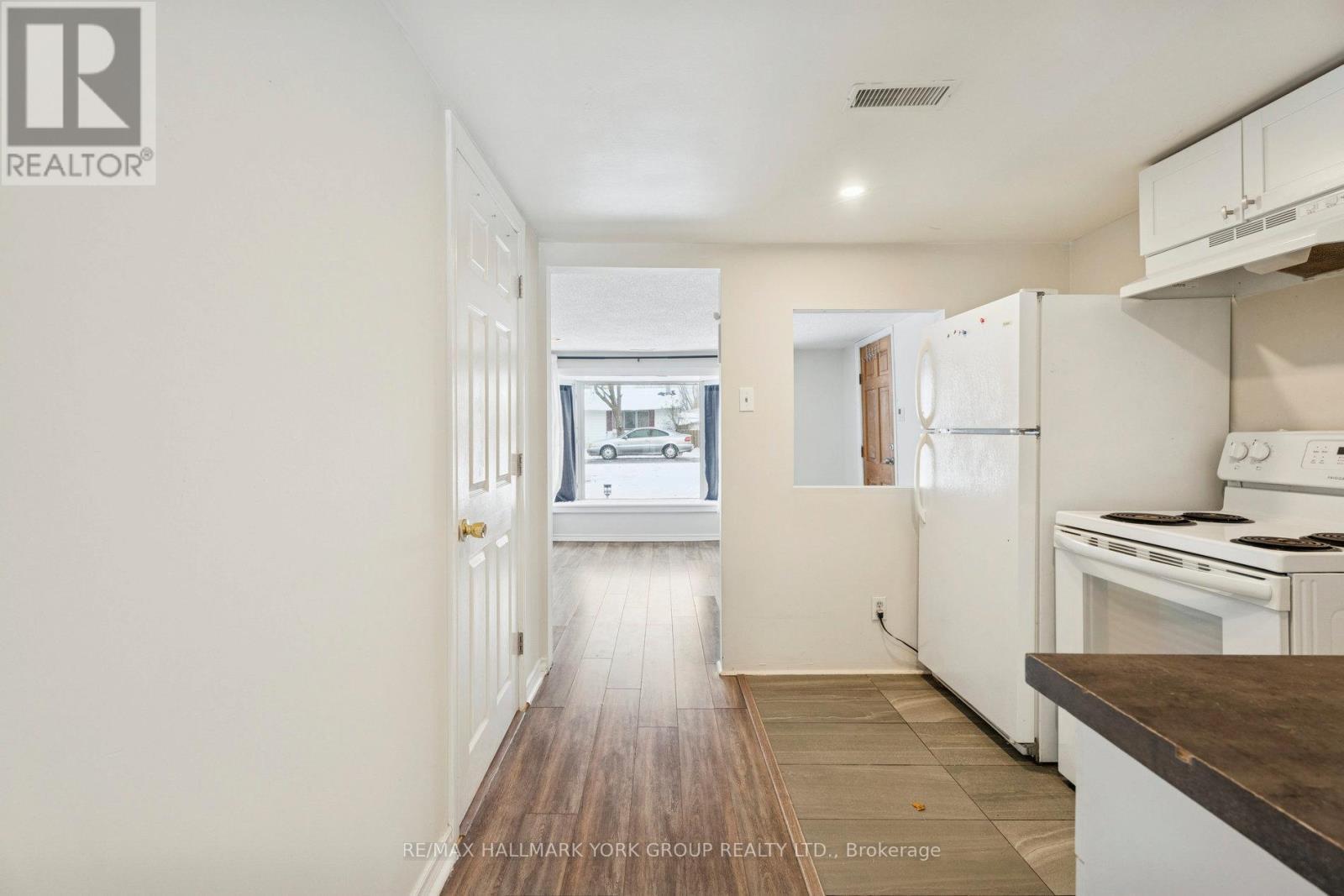 (East) - 351 Winnifred Drive, Georgina, ON - Indoor Photo Showing Kitchen