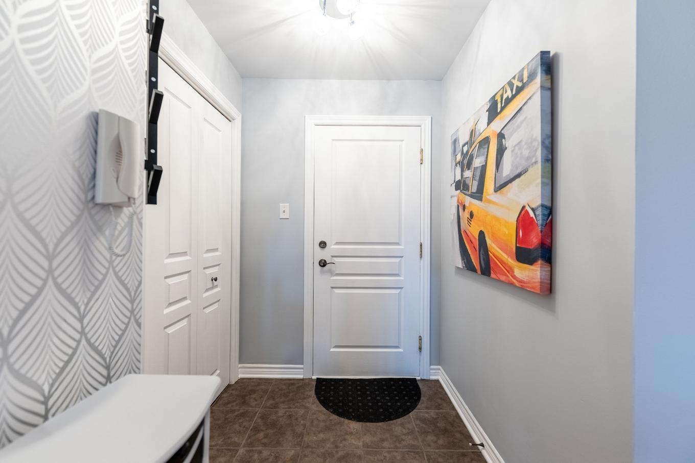 Hall d'entrée/Vestibule - 2-4655 Ch. Des Prairies, Brossard, QC - Indoor Photo Showing Other Room