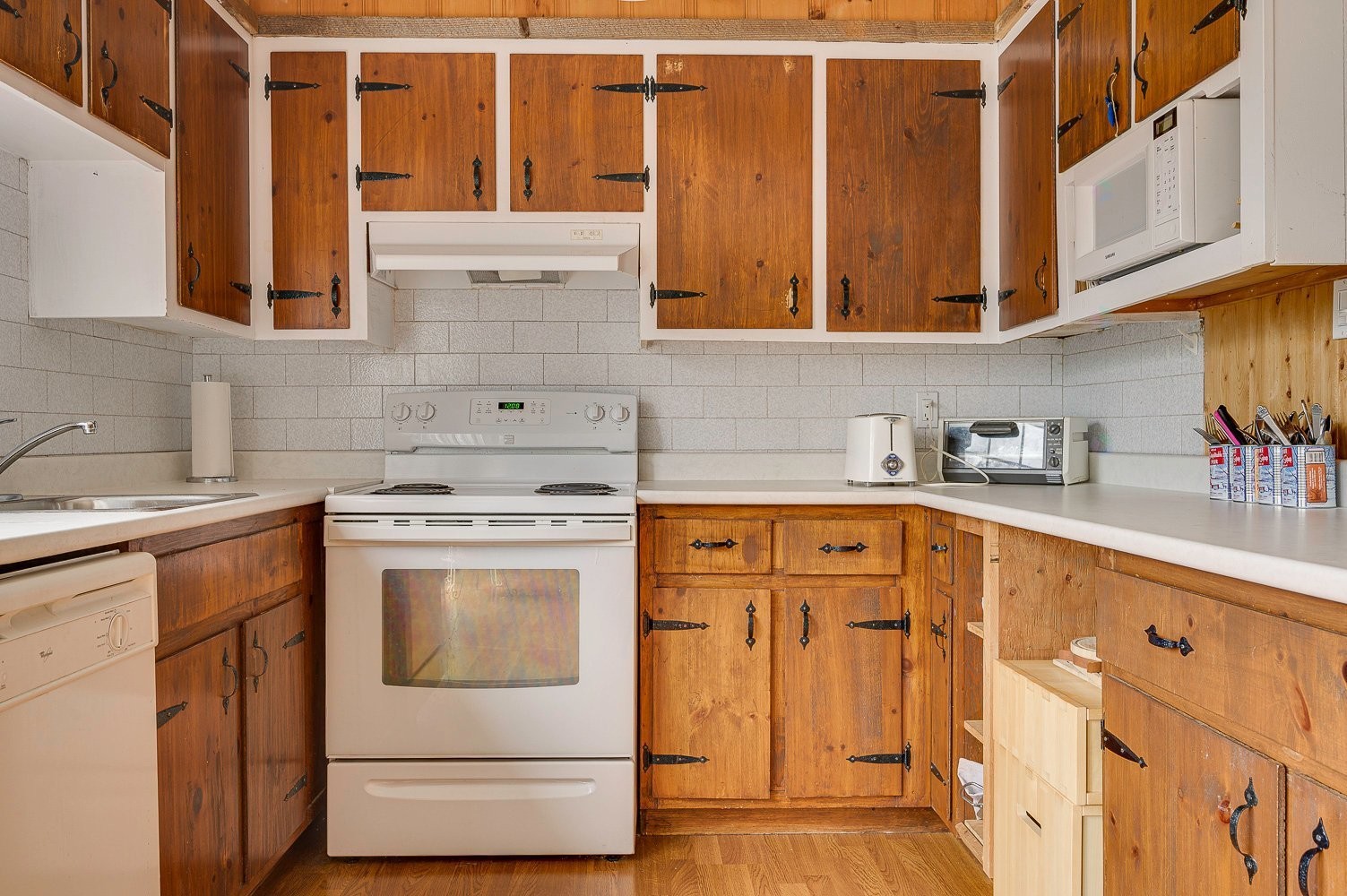 Cuisine - 449 Ch. Birchwood, Saint-Sauveur, QC - Indoor Photo Showing Kitchen