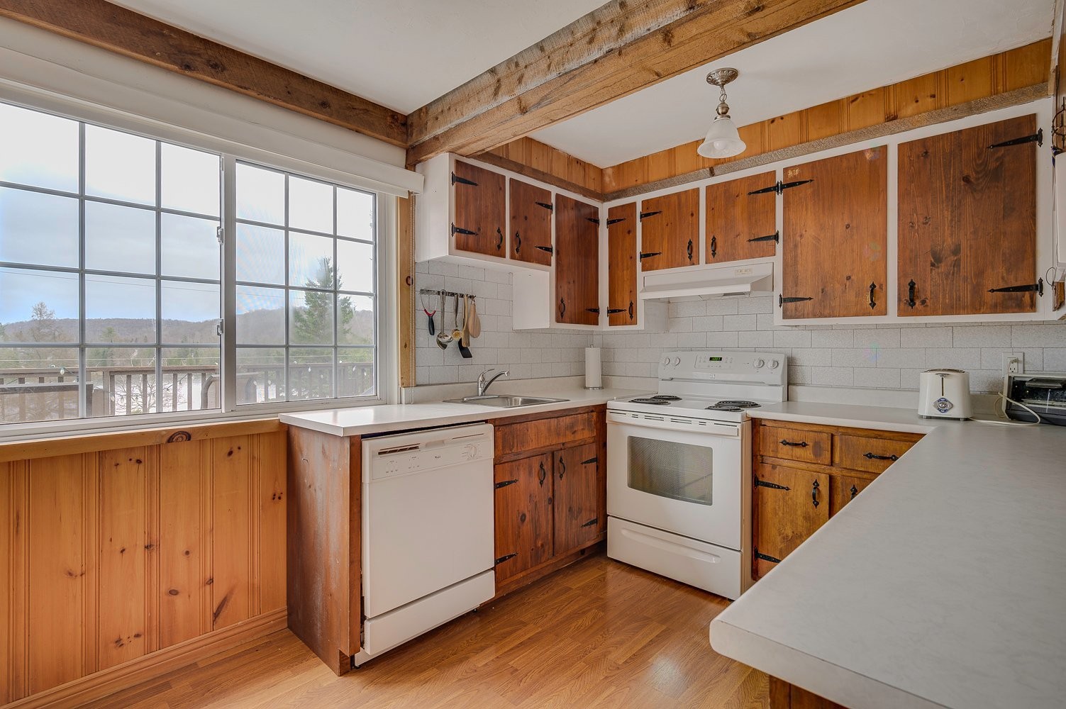 Cuisine - 449 Ch. Birchwood, Saint-Sauveur, QC - Indoor Photo Showing Kitchen