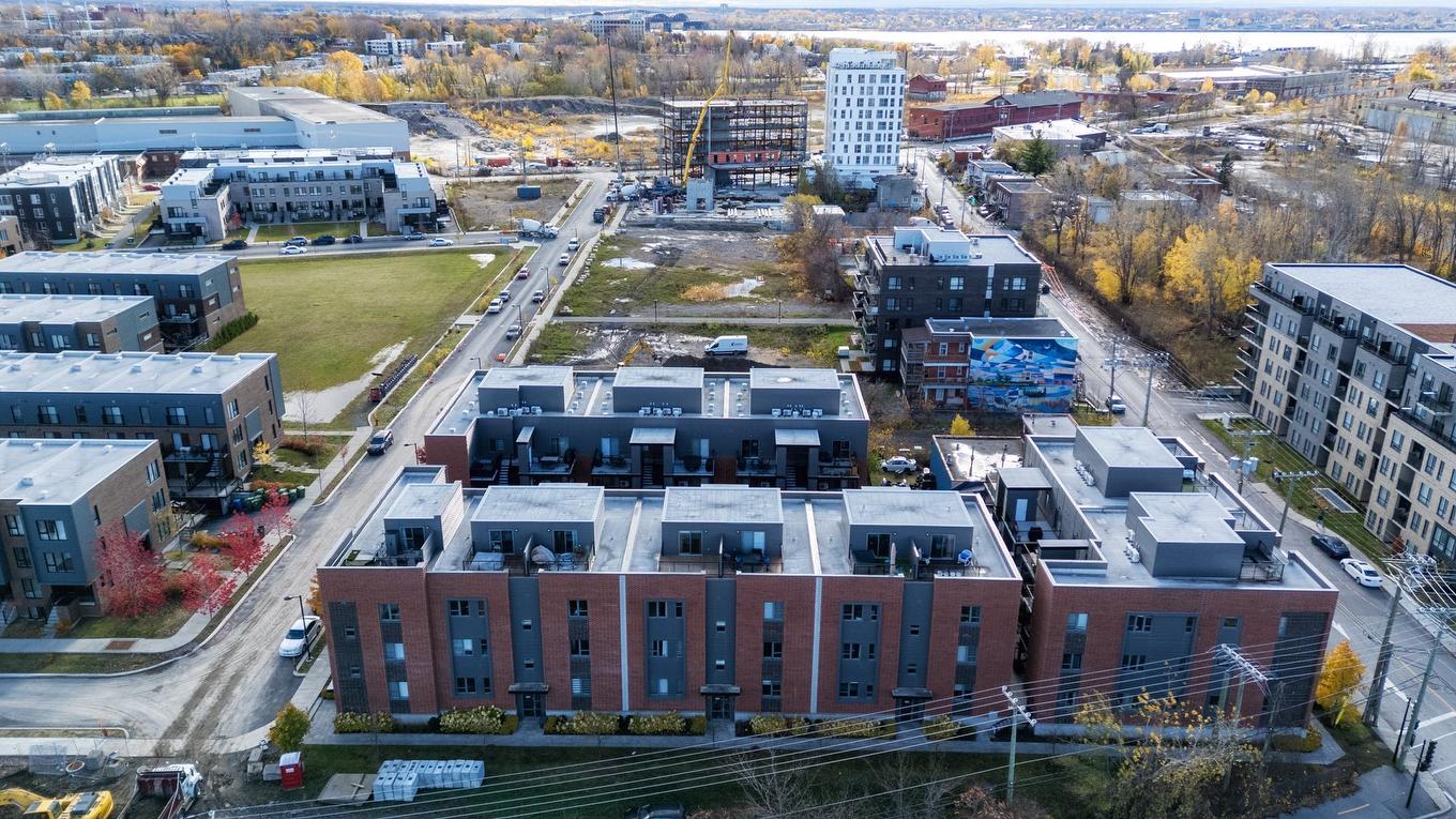 Photo aérienne - 102-387 Av. Skaniatarati, Montréal (Lachine), QC - Outdoor With View