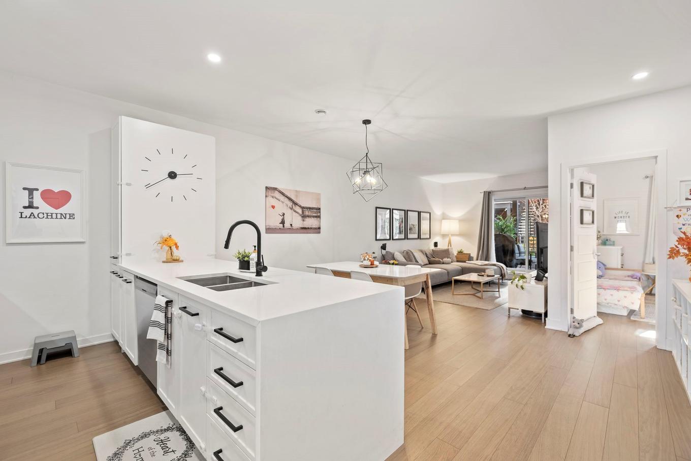 Cuisine - 102-387 Av. Skaniatarati, Montréal (Lachine), QC - Indoor Photo Showing Kitchen With Double Sink