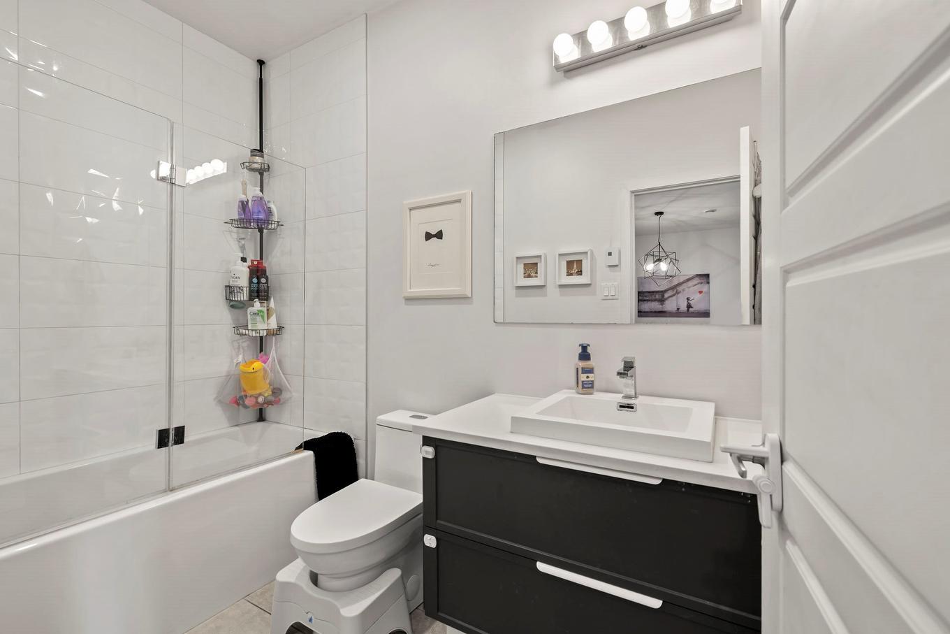 Salle de bains - 102-387 Av. Skaniatarati, Montréal (Lachine), QC - Indoor Photo Showing Bathroom