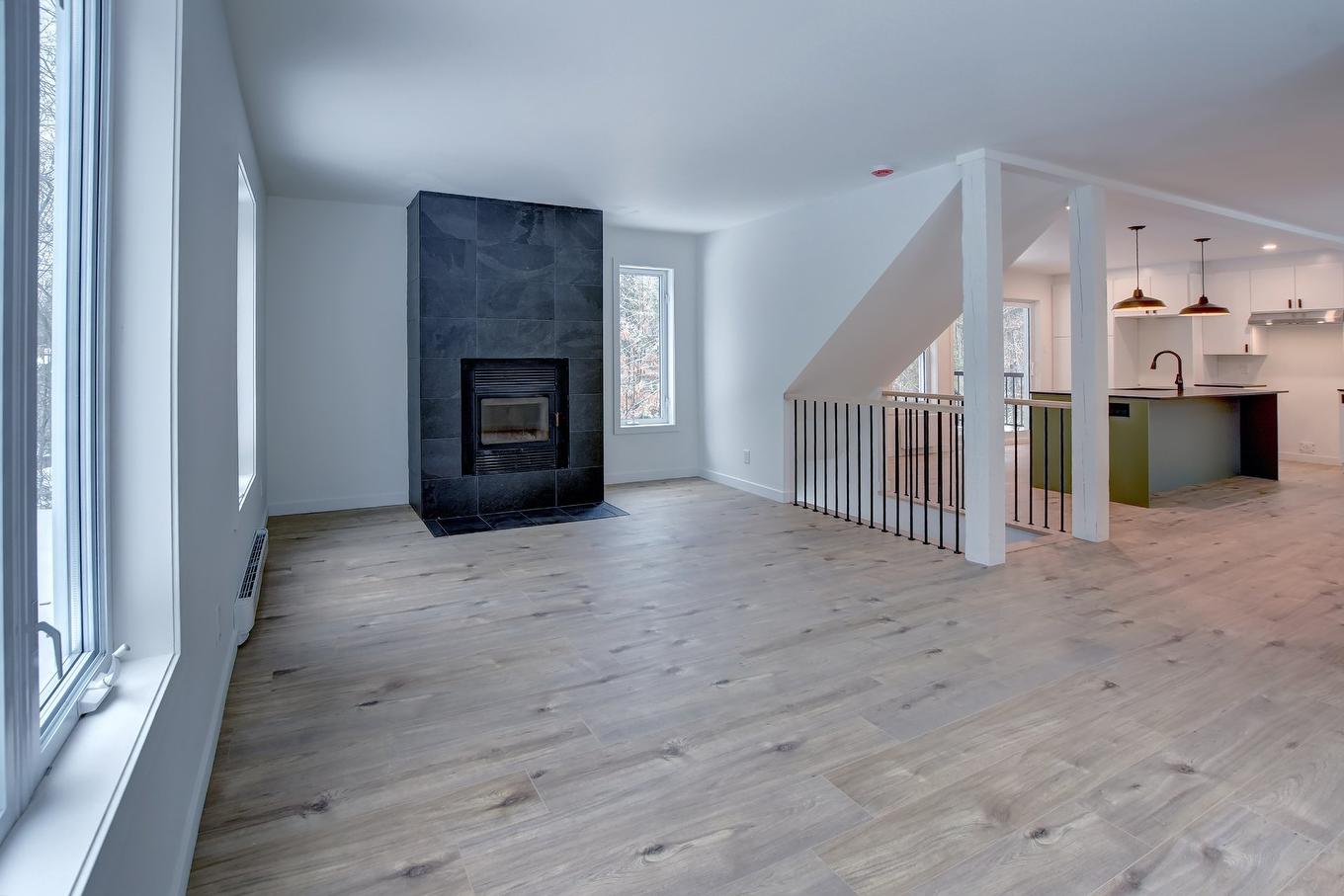 Living room - 184 Rue Lajeunesse, Saint-Colomban, QC - Indoor Photo Showing Other Room With Fireplace