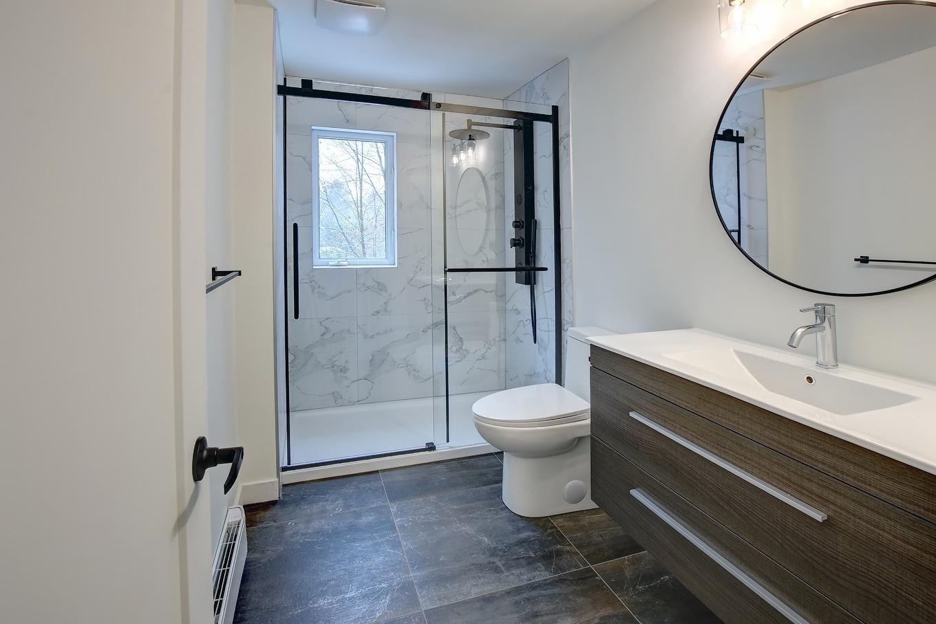 Bathroom - 184 Rue Lajeunesse, Saint-Colomban, QC - Indoor Photo Showing Bathroom