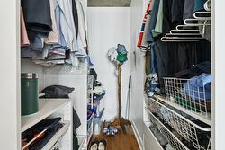 Walk-in closet -