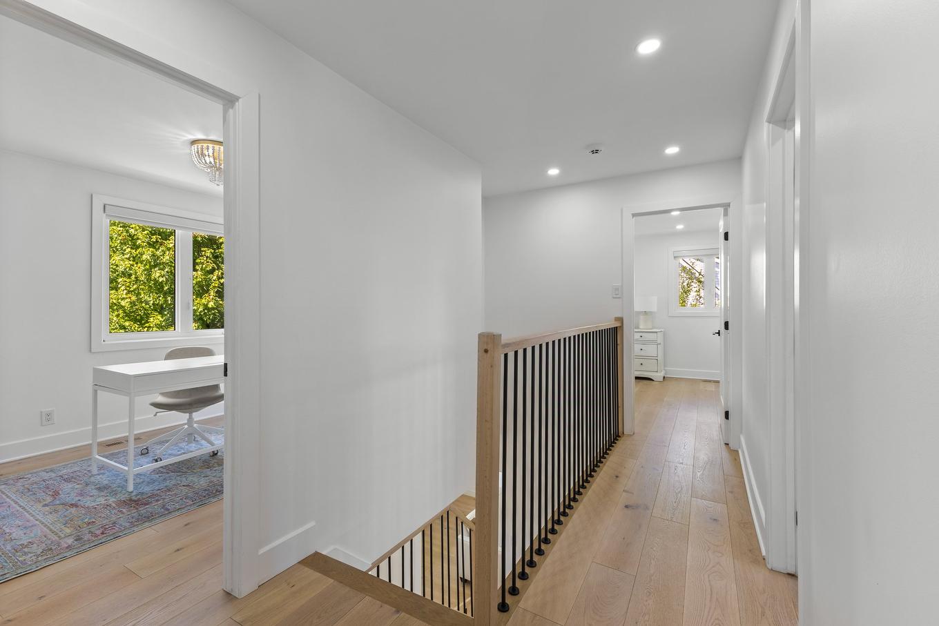 Hall d'entrée/Vestibule - 155 Shannon Park Street, Beaconsfield, QC - Indoor Photo Showing Other Room