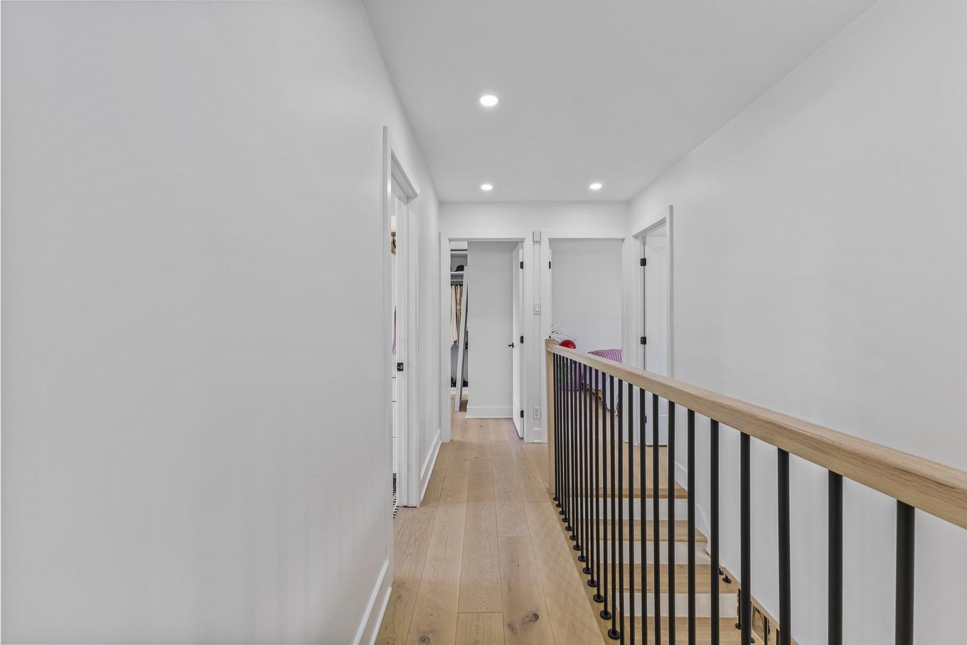 Hall d'entrée/Vestibule - 155 Shannon Park Street, Beaconsfield, QC - Indoor Photo Showing Other Room