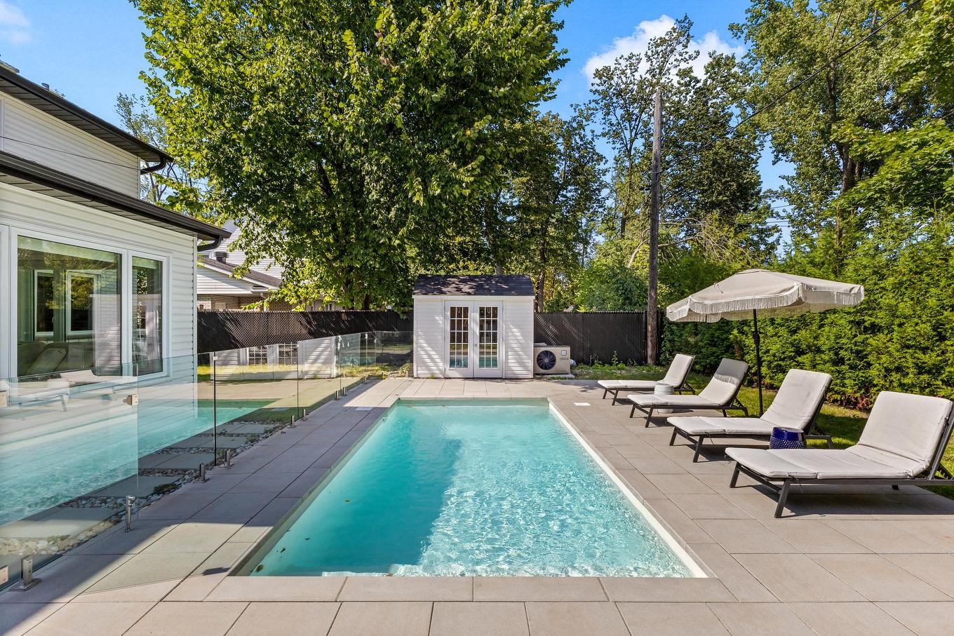 Piscine - 155 Shannon Park Street, Beaconsfield, QC - Outdoor With In Ground Pool With Backyard