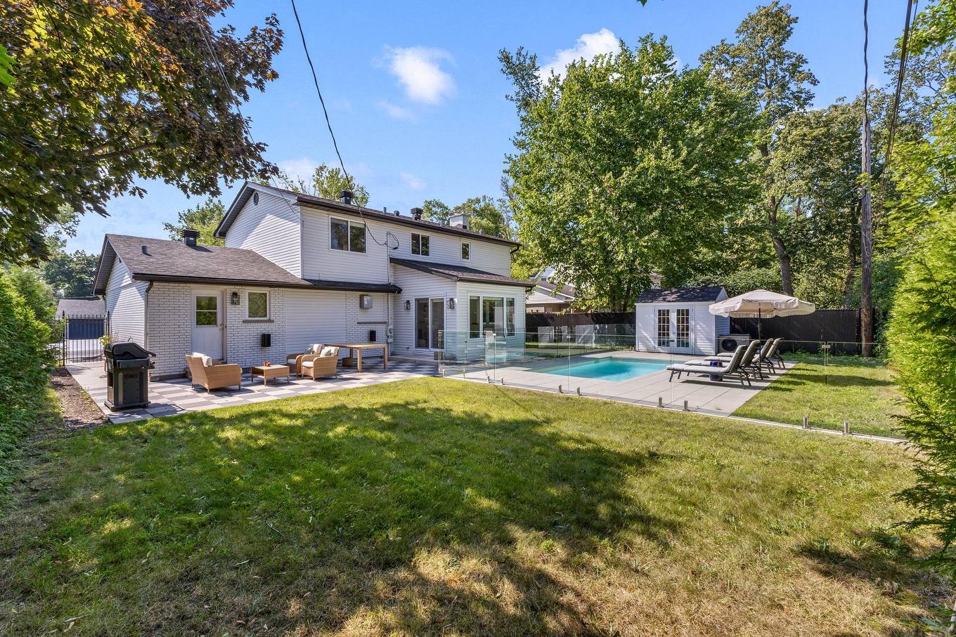 Cour - 155 Shannon Park Street, Beaconsfield, QC - Outdoor With In Ground Pool With Backyard With Exterior