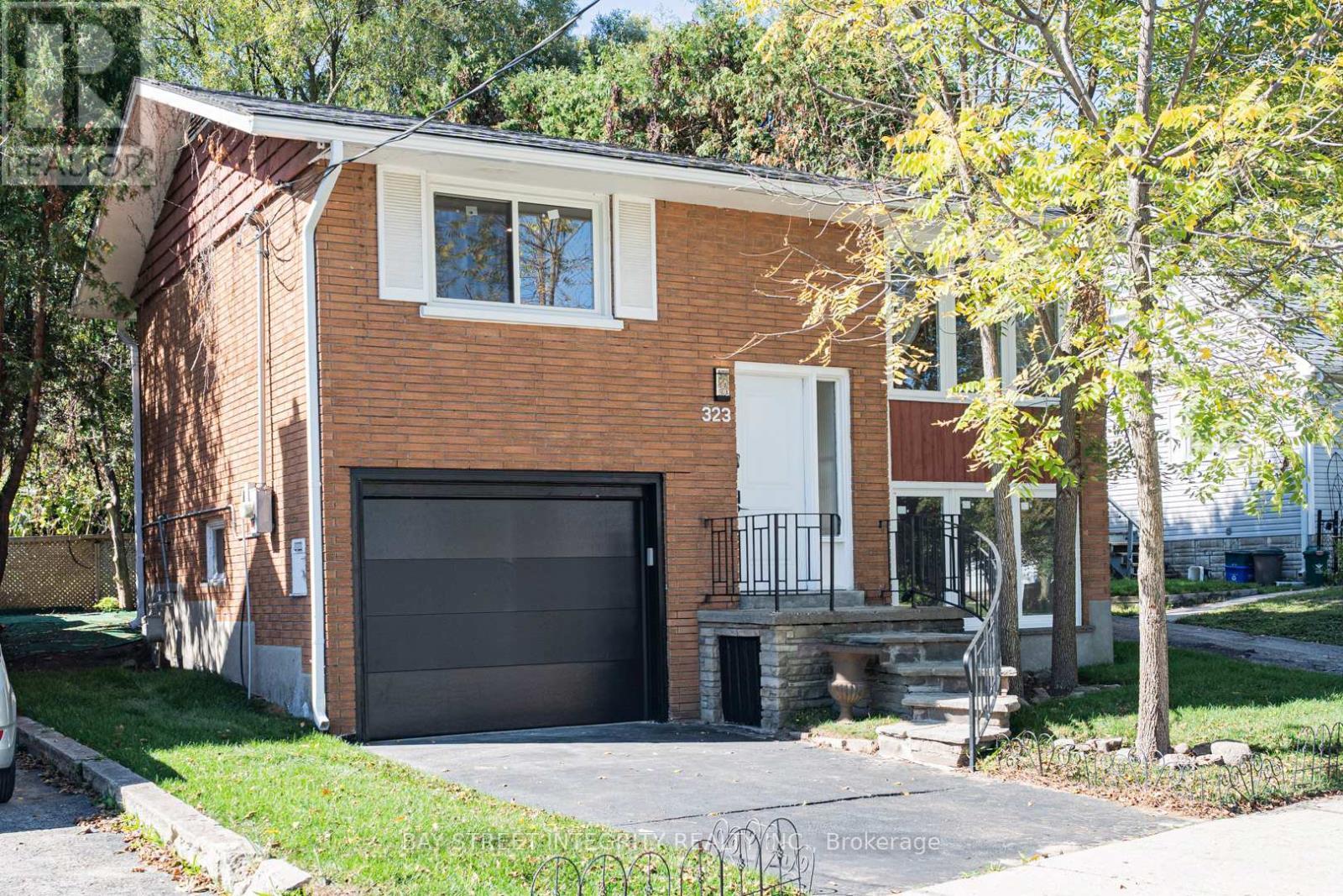 323 Clifton Road, Kitchener, ON - Outdoor