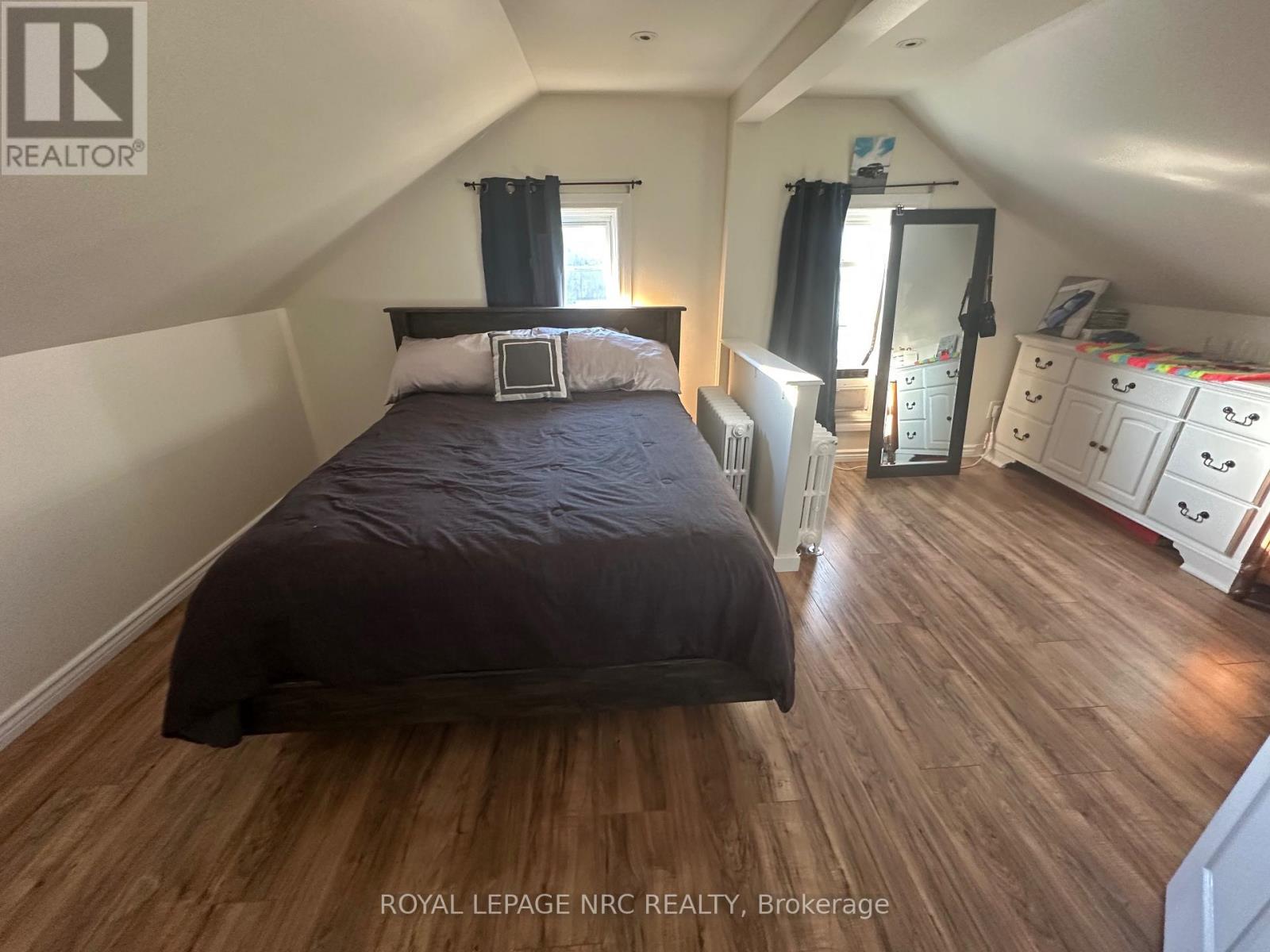 3 Portland Street, Thorold (Thorold Downtown), ON - Indoor Photo Showing Bedroom