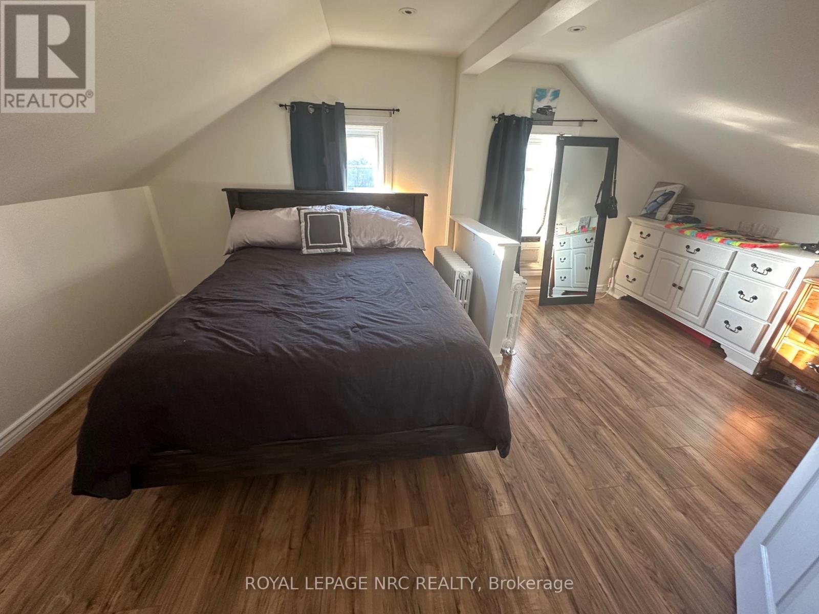 3 Portland Street, Thorold (Thorold Downtown), ON - Indoor Photo Showing Bedroom