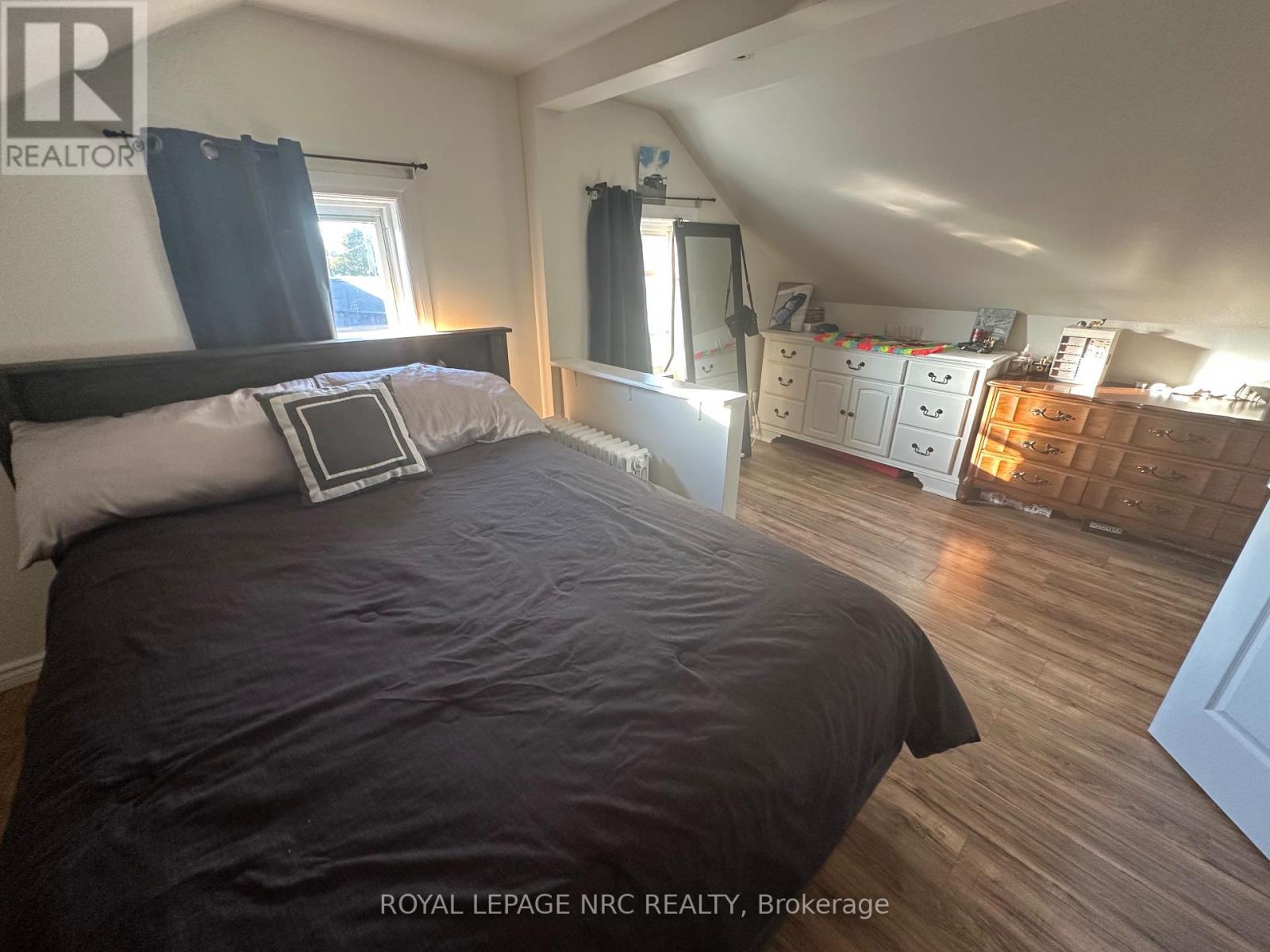 3 Portland Street, Thorold (Thorold Downtown), ON - Indoor Photo Showing Bedroom